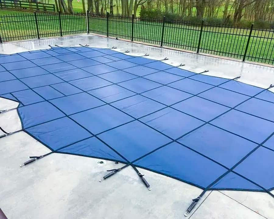 Winterizing and pool cover closing in North Shore by St Cyr Pool and Spa